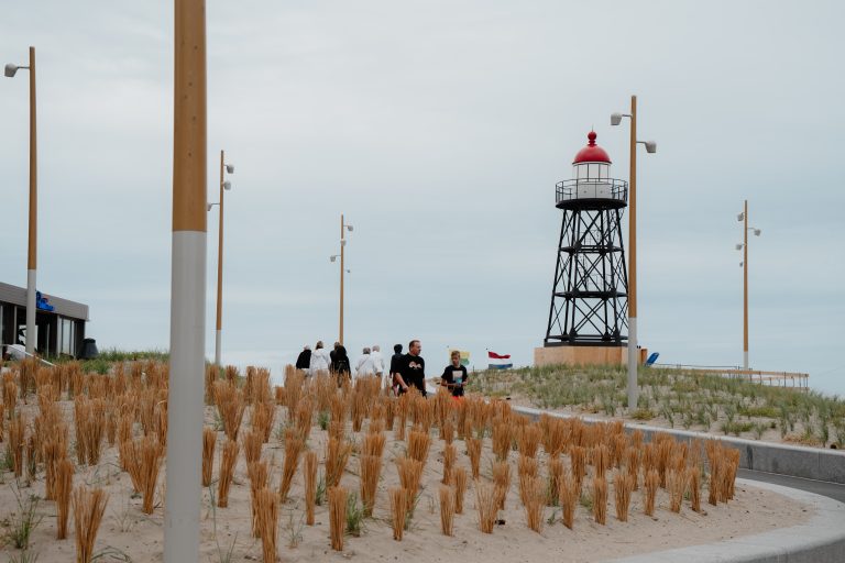 boulevard met vuurtoren